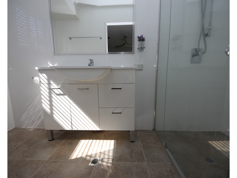 37 Beaconsfield Drive, Burleigh Waters QLD 4220