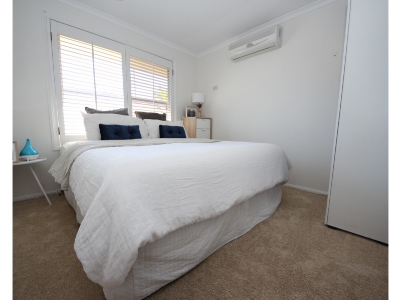 37 Beaconsfield Drive, Burleigh Waters QLD 4220