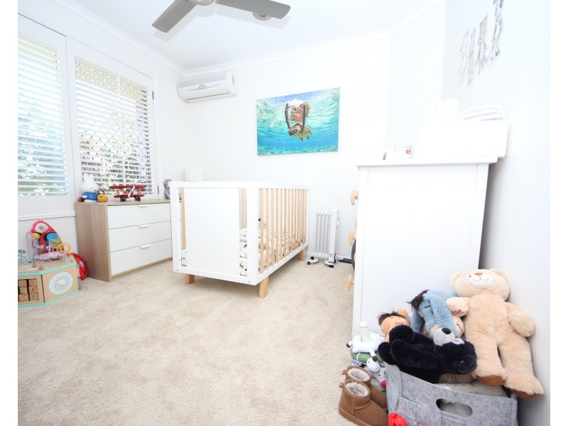 37 Beaconsfield Drive, Burleigh Waters QLD 4220