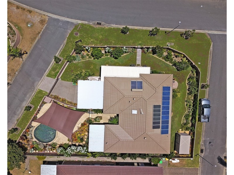 37 Beaconsfield Drive, Burleigh Waters QLD 4220