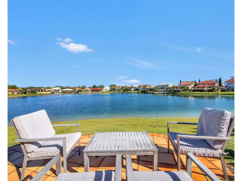 22 Villa Court, Broadbeach Waters QLD 4218