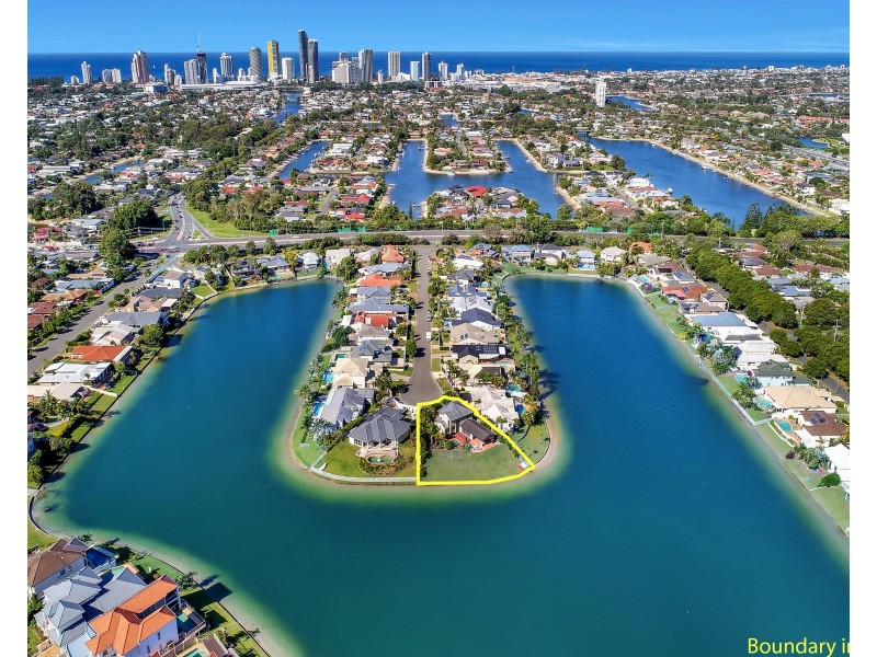 22 Villa Court, Broadbeach Waters QLD 4218