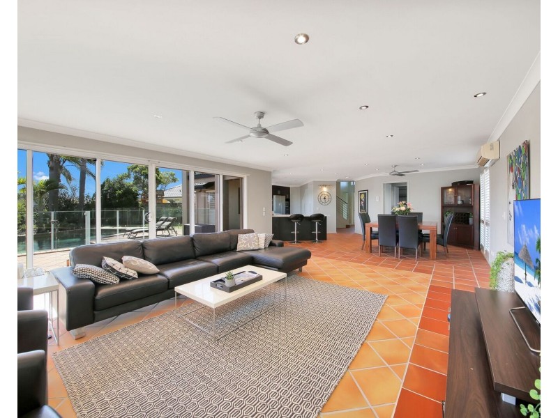 22 Villa Court, Broadbeach Waters QLD 4218