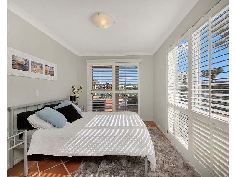 22 Villa Court, Broadbeach Waters QLD 4218