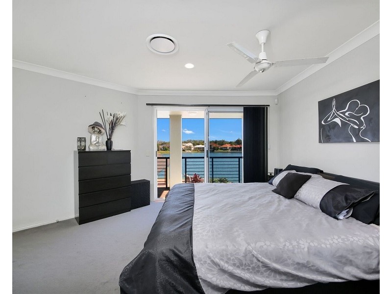 22 Villa Court, Broadbeach Waters QLD 4218