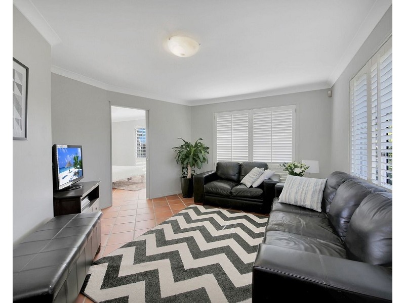 22 Villa Court, Broadbeach Waters QLD 4218