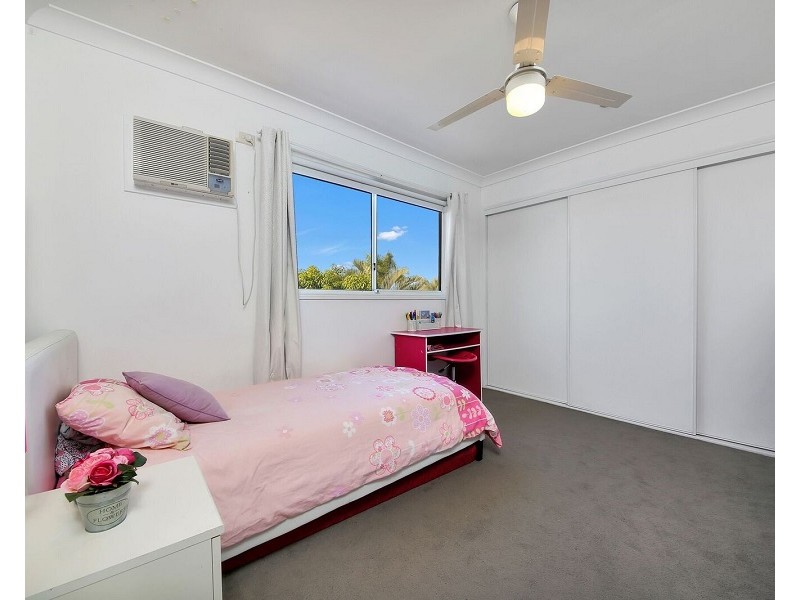 22 Villa Court, Broadbeach Waters QLD 4218