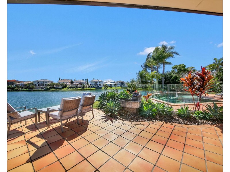 22 Villa Court, Broadbeach Waters QLD 4218