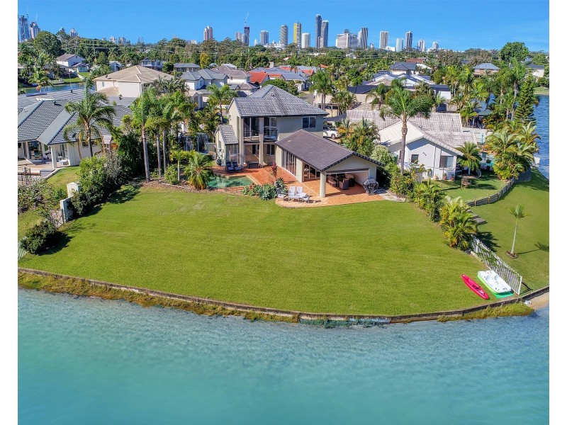 22 Villa Court, Broadbeach Waters QLD 4218