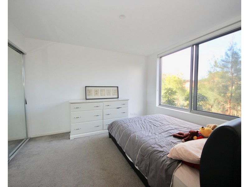 1114/6 Waterford Court, Bundall QLD 4217