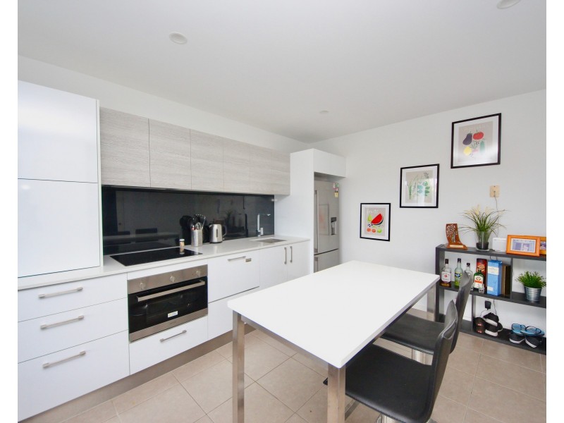 1114/6 Waterford Court, Bundall QLD 4217