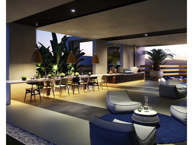 2-4 Jubilee Avenue, Broadbeach QLD 4218