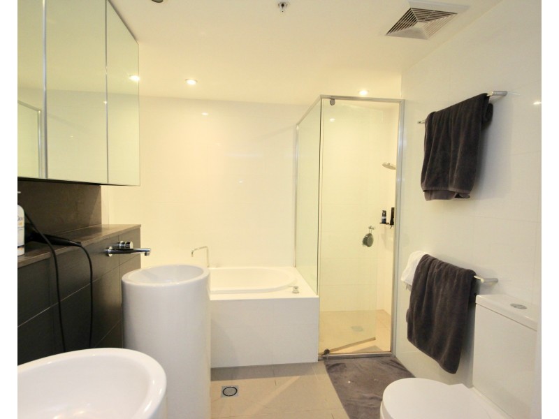 1 Oracle Boulevard, Broadbeach QLD 4218