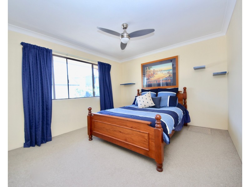7/8 Oceanic Drive, Mermaid Waters QLD 4218