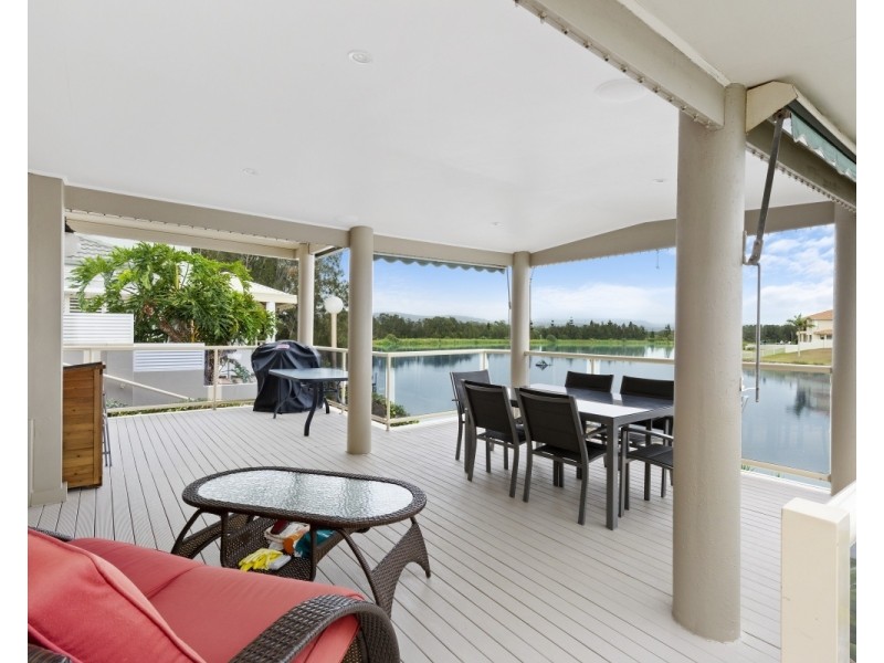 5 Sternway Place, Clear Island Waters QLD 4226