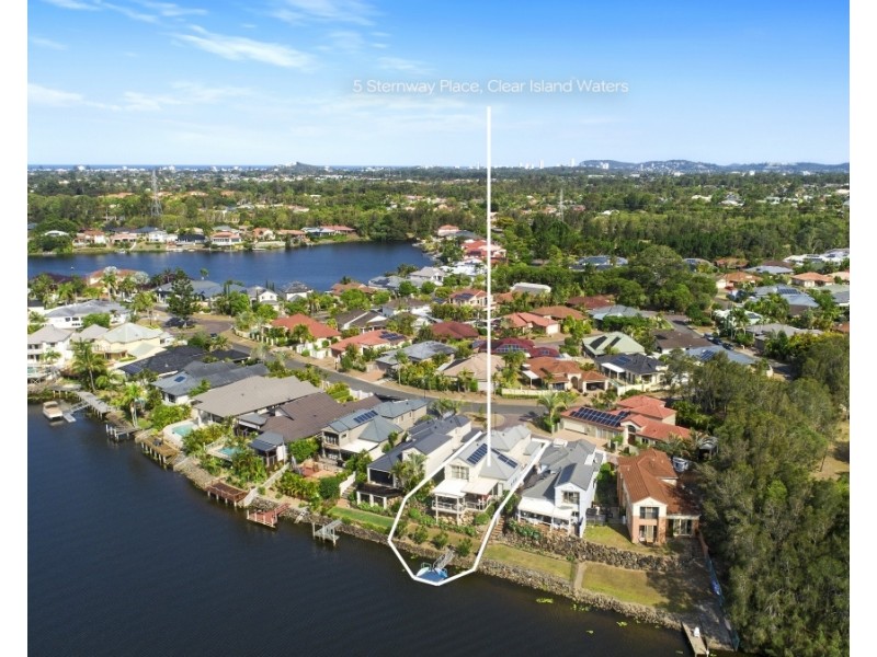 5 Sternway Place, Clear Island Waters QLD 4226