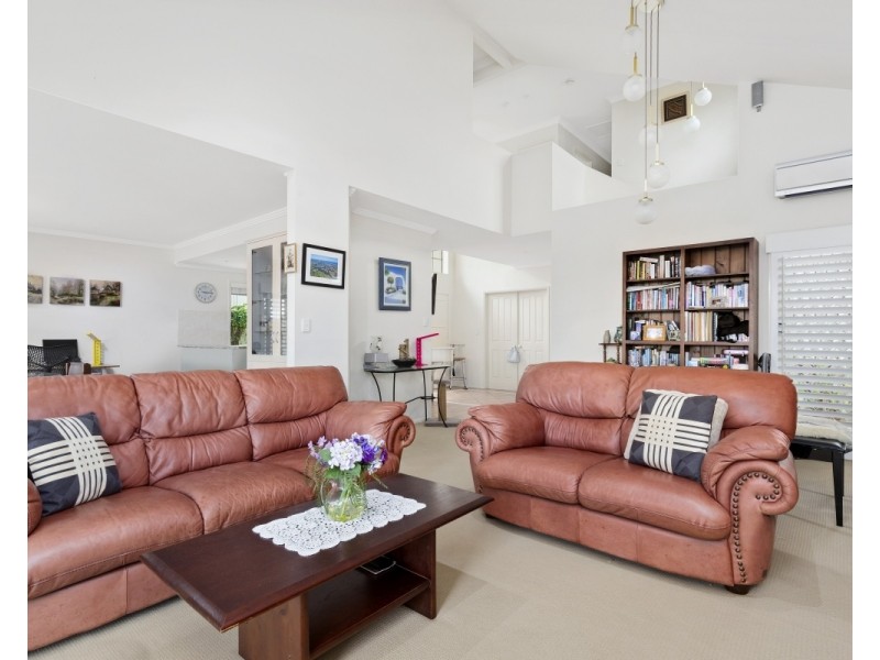 5 Sternway Place, Clear Island Waters QLD 4226