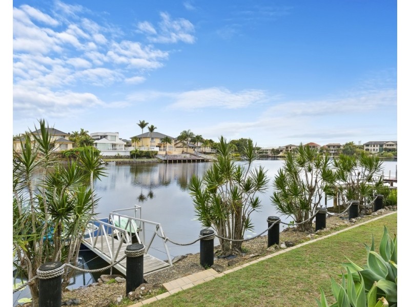5 Sternway Place, Clear Island Waters QLD 4226