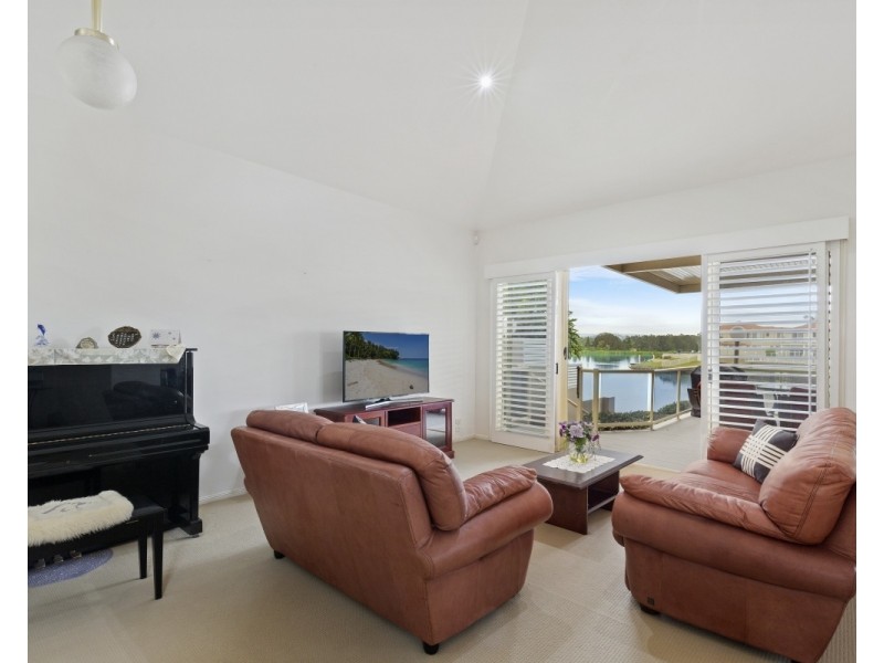5 Sternway Place, Clear Island Waters QLD 4226