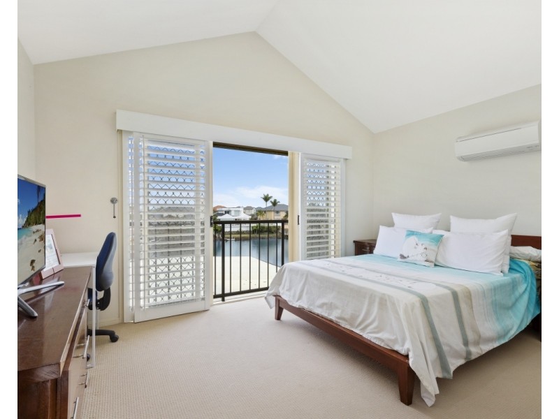 5 Sternway Place, Clear Island Waters QLD 4226