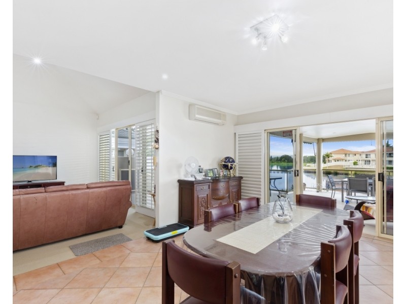 5 Sternway Place, Clear Island Waters QLD 4226