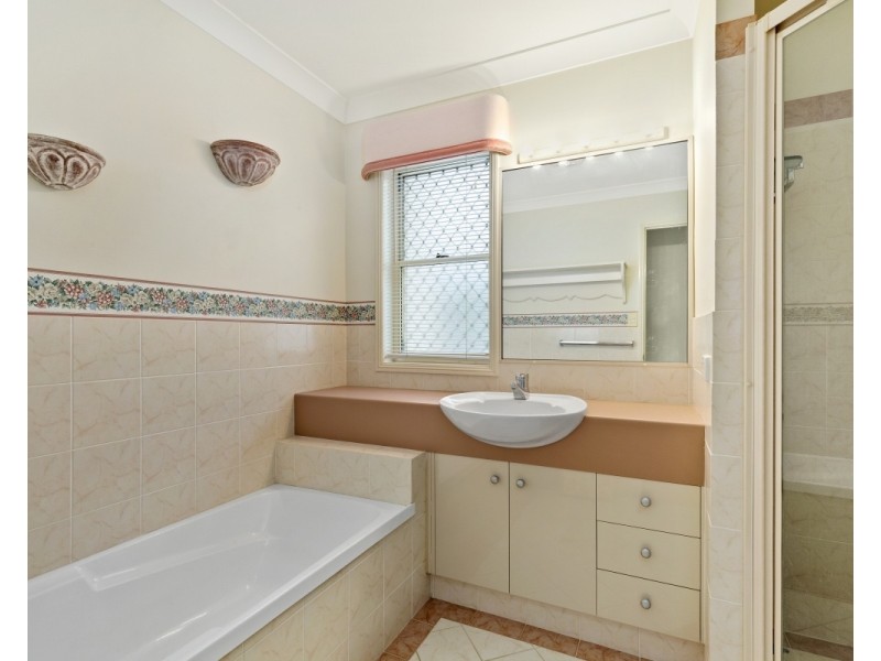 5 Sternway Place, Clear Island Waters QLD 4226