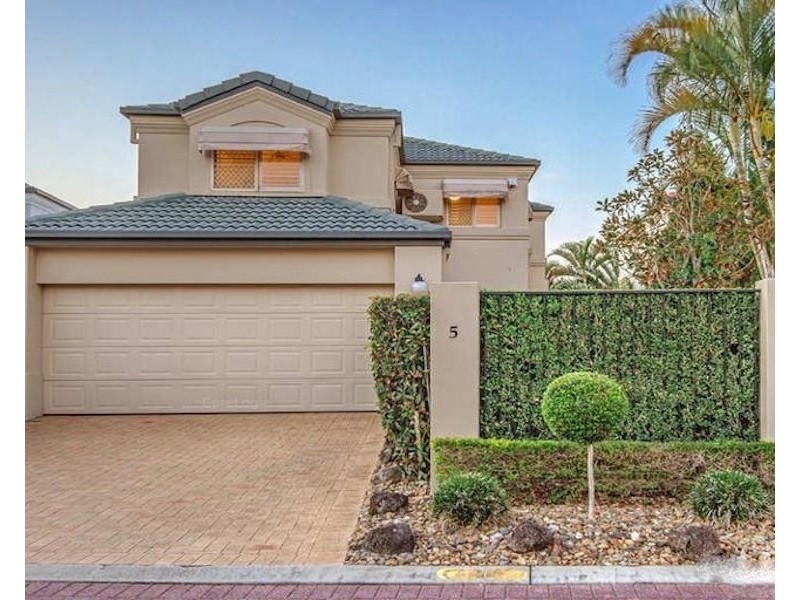 5 Sternway Place, Clear Island Waters QLD 4226