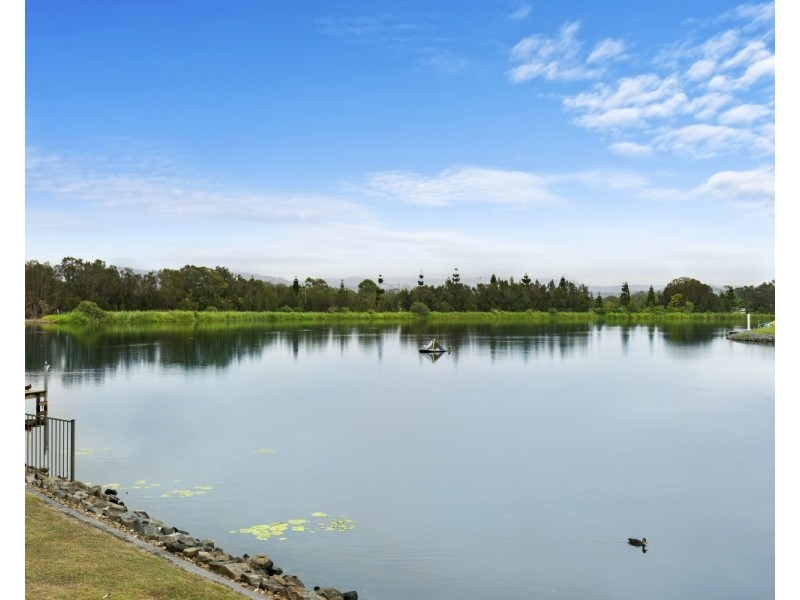 5 Sternway Place, Clear Island Waters QLD 4226