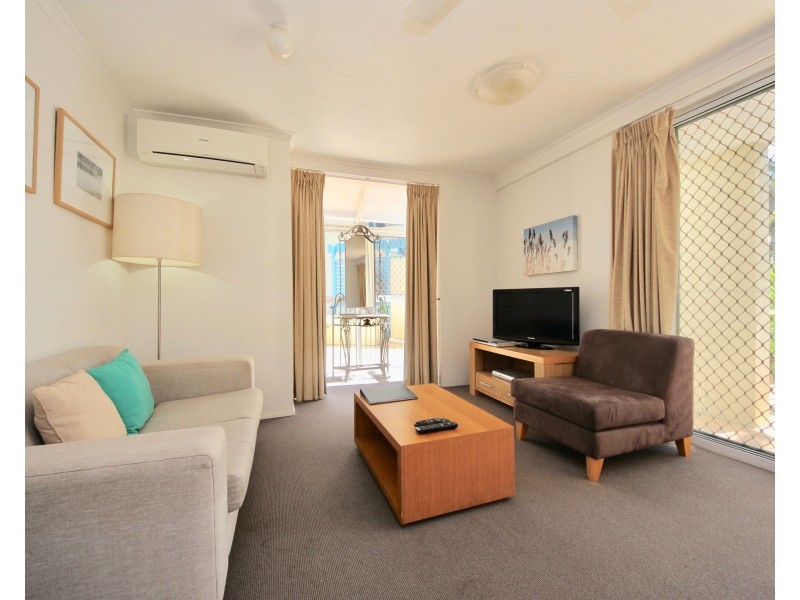 109/10 Alexandra Avenue, Mermaid Beach QLD 4218