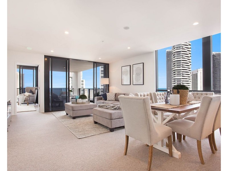 2/4 Jubilee Avenue, Broadbeach QLD 4218