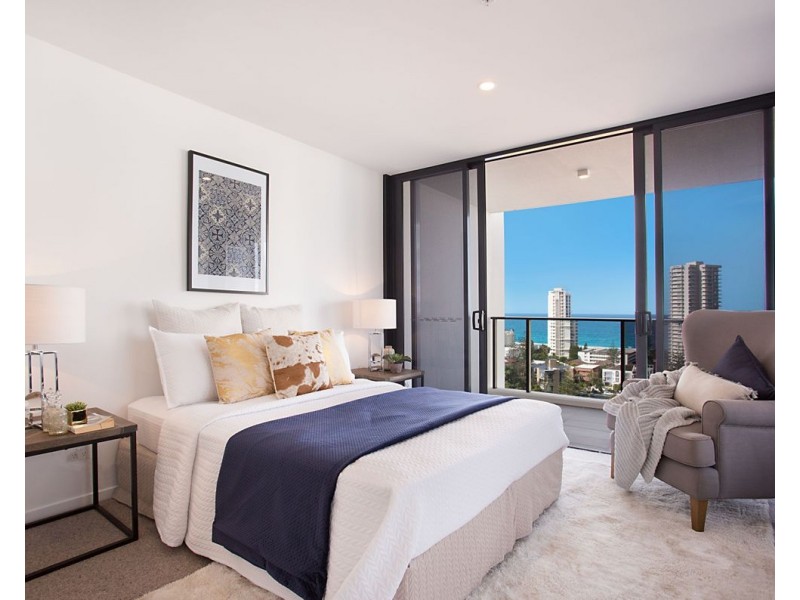 2/4 Jubilee Avenue, Broadbeach QLD 4218