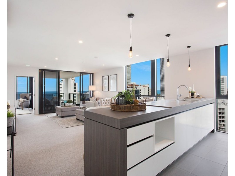 2/4 Jubilee Avenue, Broadbeach QLD 4218