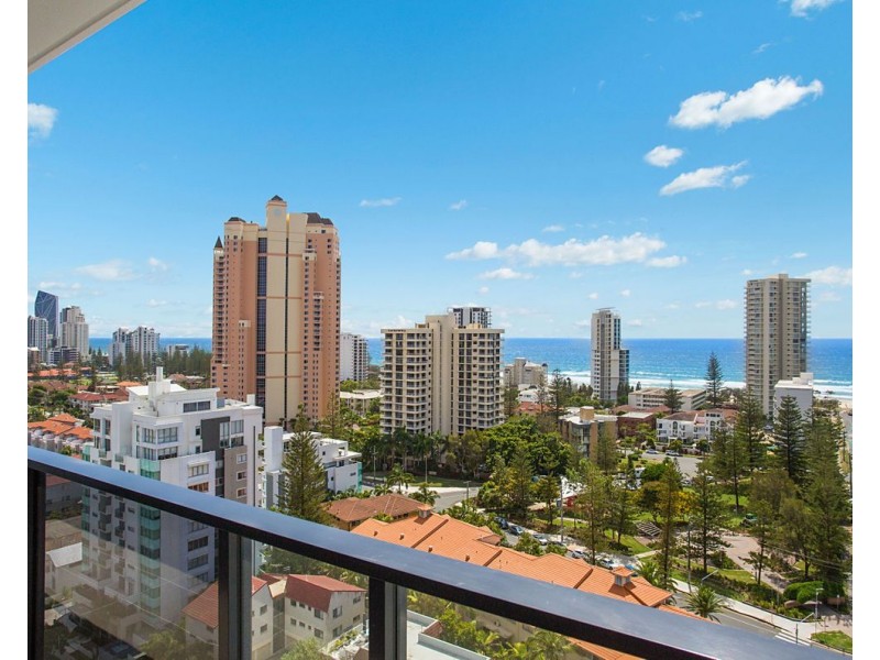 2/4 Jubilee Avenue, Broadbeach QLD 4218