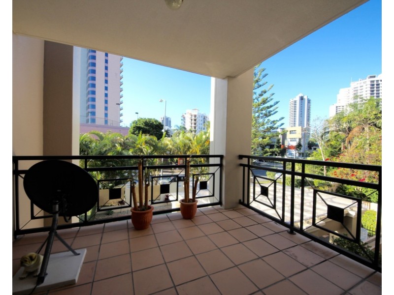 32-34 First avenue, Broadbeach QLD 4218