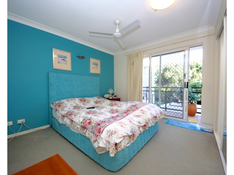 32-34 First avenue, Broadbeach QLD 4218