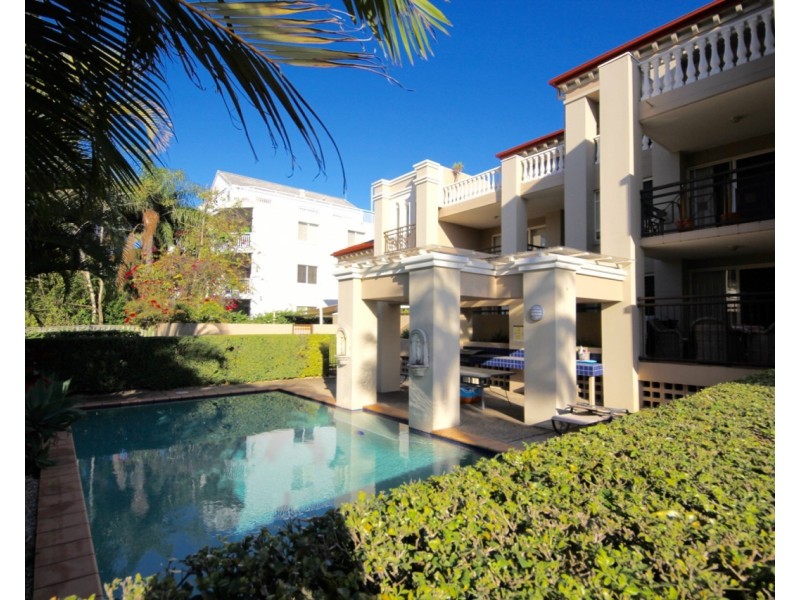 32-34 First avenue, Broadbeach QLD 4218