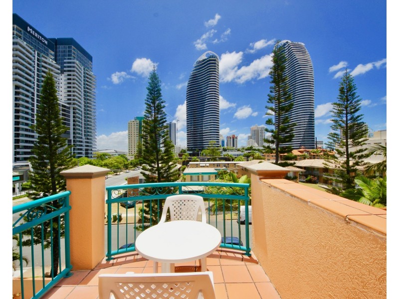 20 Anne Avenue, Broadbeach QLD 4218