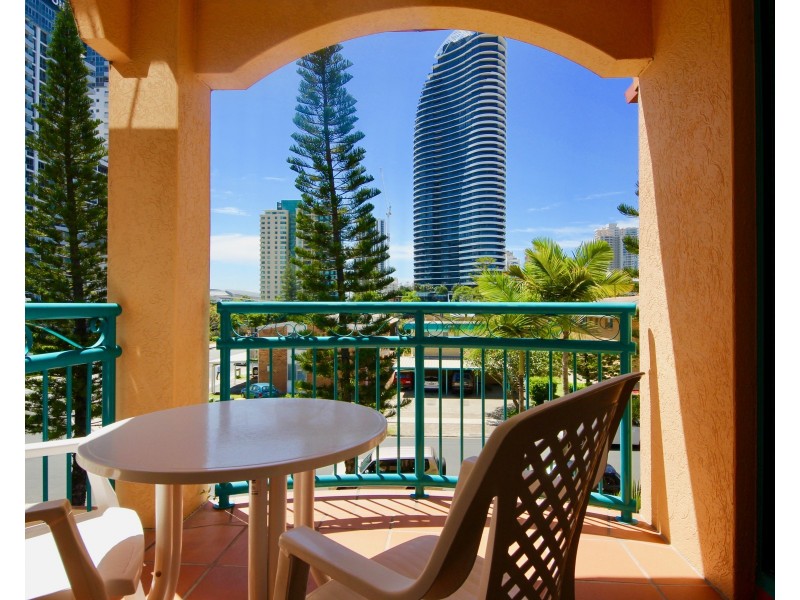 20 Anne Avenue, Broadbeach QLD 4218