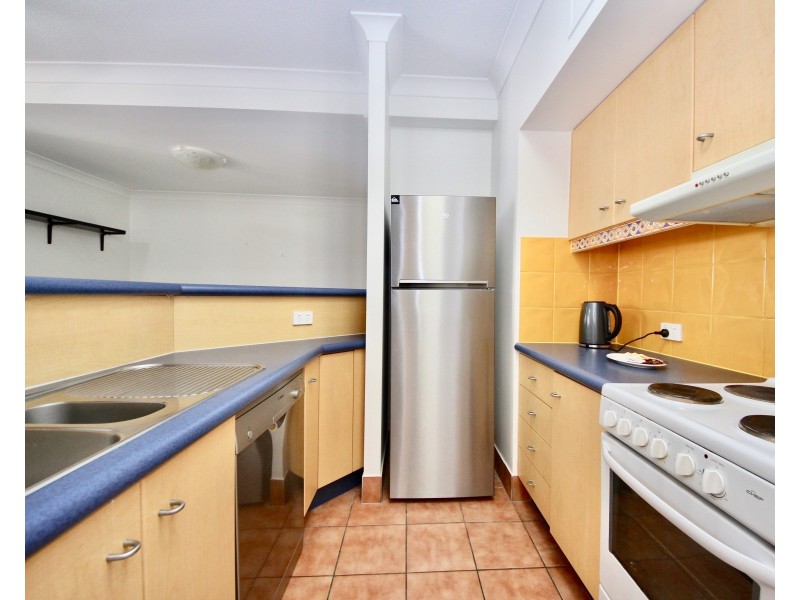 20 Anne Avenue, Broadbeach QLD 4218