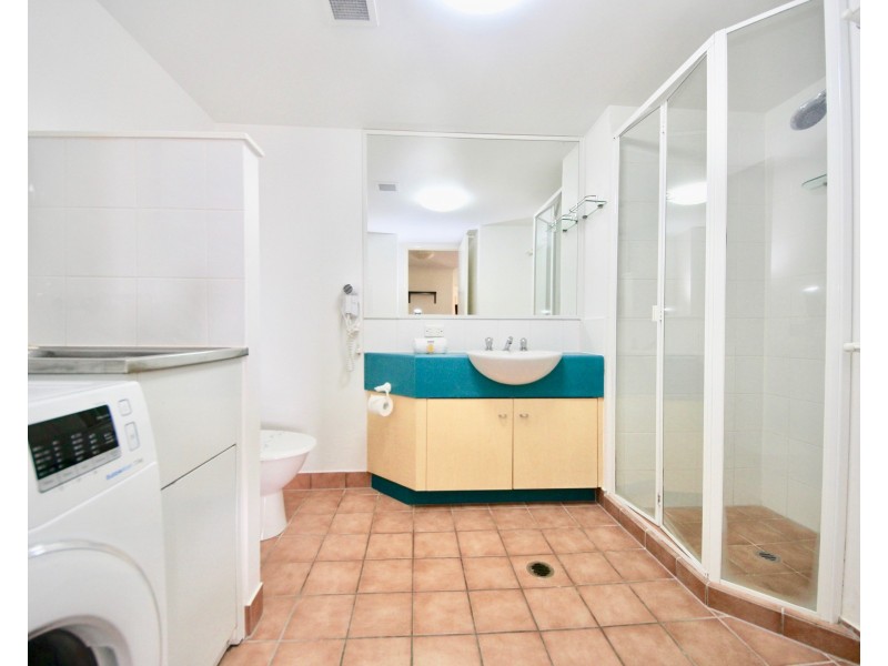 20 Anne Avenue, Broadbeach QLD 4218