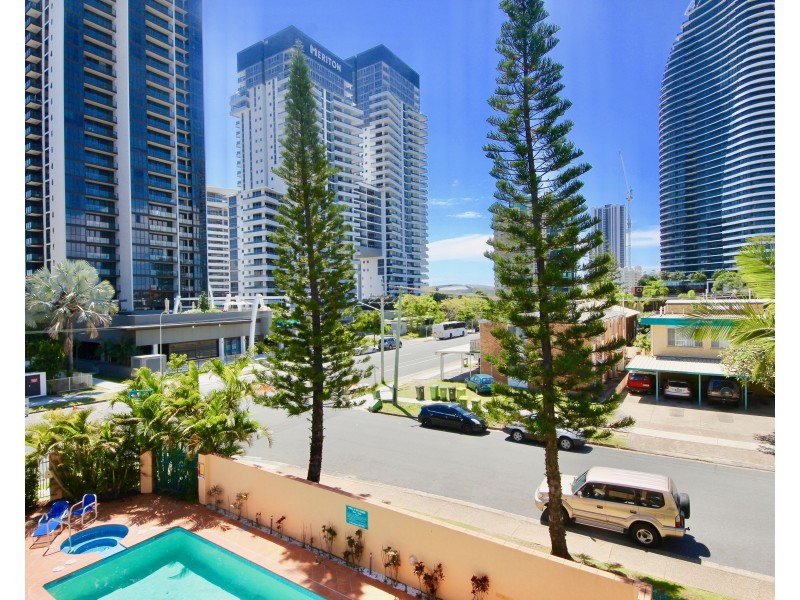 20 Anne Avenue, Broadbeach QLD 4218