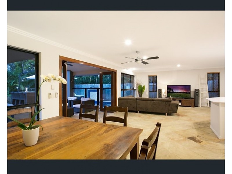 107 Bamboo Ave, Benowa QLD 4217