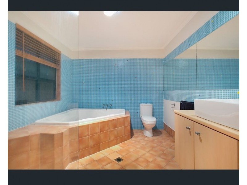 107 Bamboo Ave, Benowa QLD 4217