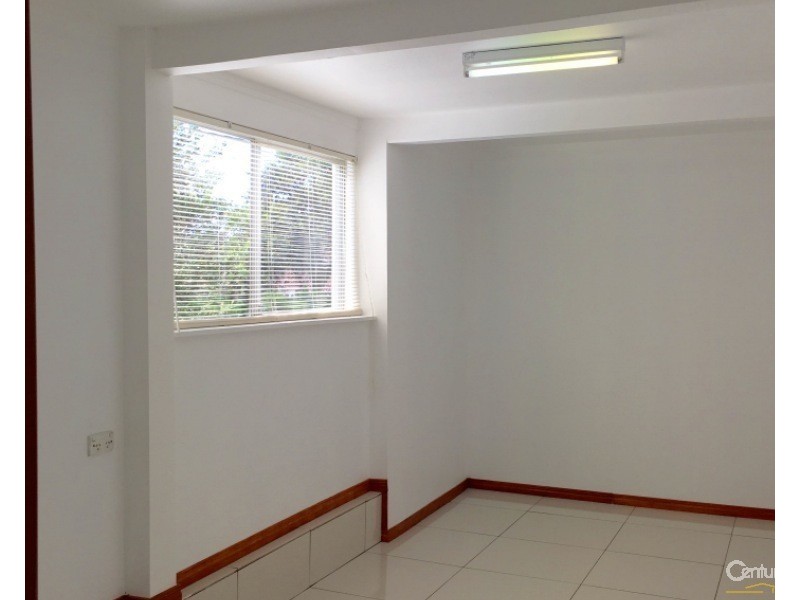 34 Geoffrey Avenue, Southport QLD 4215