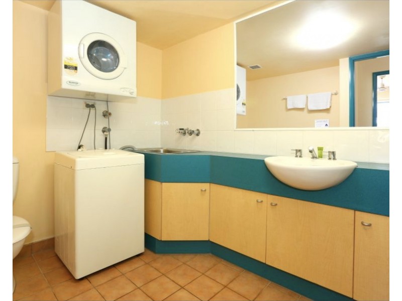 36/11 Philip Avenue, Broadbeach QLD 4218