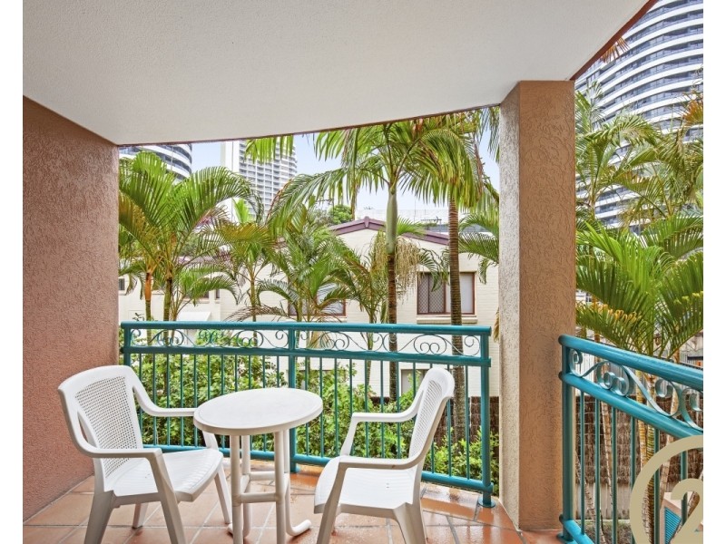 18/11 Philip Avenue, Broadbeach QLD 4218