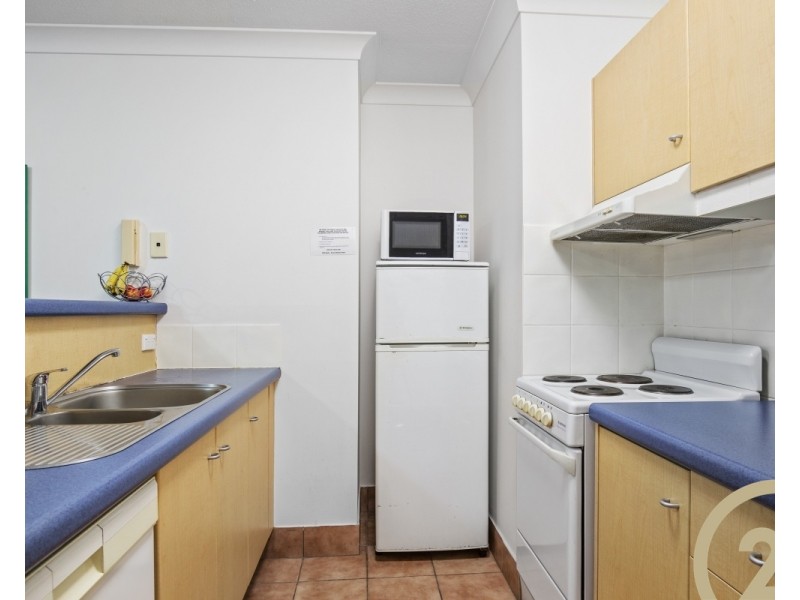 18/11 Philip Avenue, Broadbeach QLD 4218