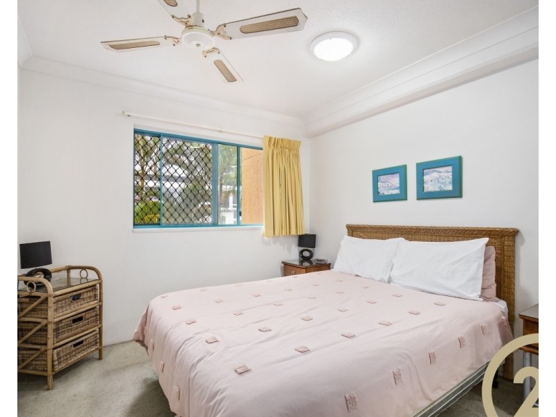 18/11 Philip Avenue, Broadbeach QLD 4218