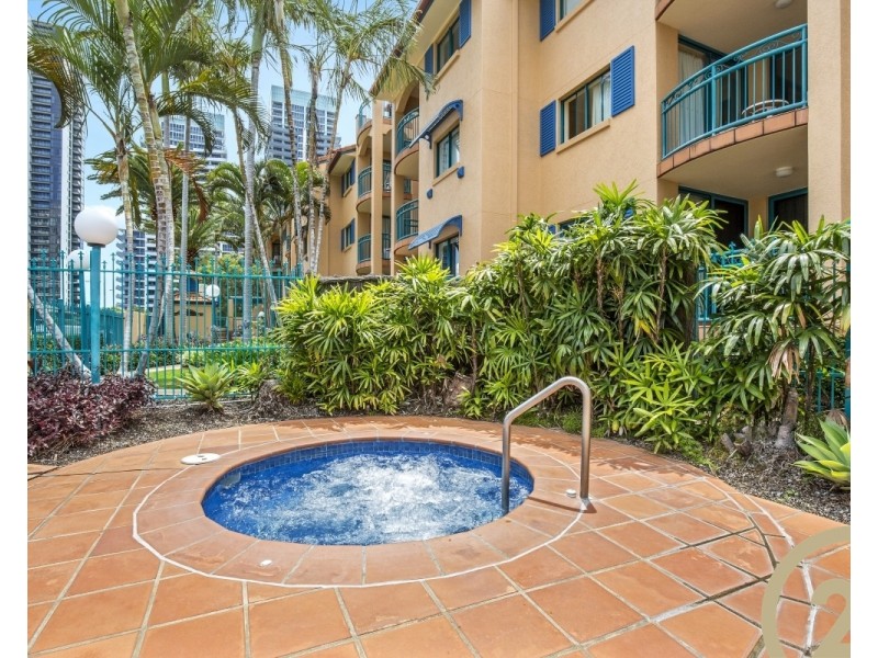 18/11 Philip Avenue, Broadbeach QLD 4218