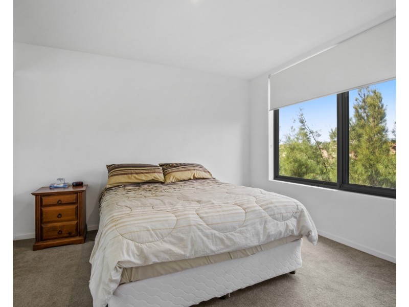 1216/6-8 Waterford Court, Bundall QLD 4217